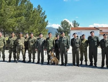 Βράβευση Βελγικού Ποιμενικού από το Σχολείο Εκπαίδευσης Στρατιωτικών Σκύλων (φωτό)